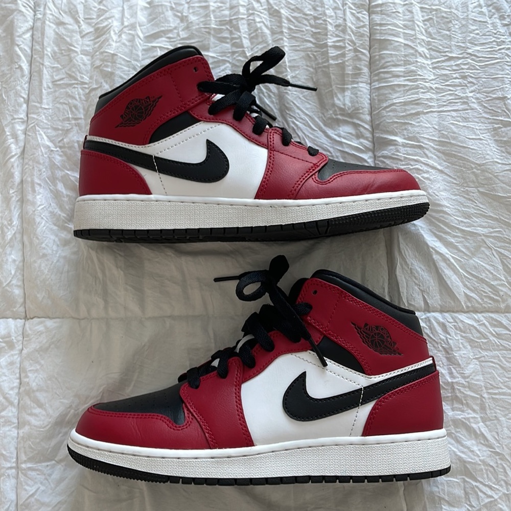 Air Jordan 1 MID Chicago Black Toe (GS)